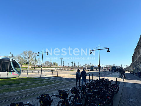 Salon de th&eacute; AVEC TERRASSEsur les QUAIS &agrave; Bordeaux 95200 33000 Bordeaux