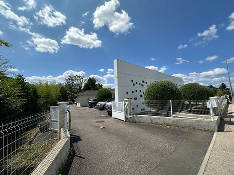 Local d'activit&eacute; Le Haillan 18 m2 983 33185 Le haillan