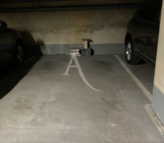  Parking / Garage � louer 