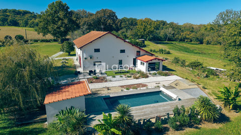   Demeure de 620m� situ�e au Sud Landes. Maison - 15 + pi�ce(s) - 616 m�