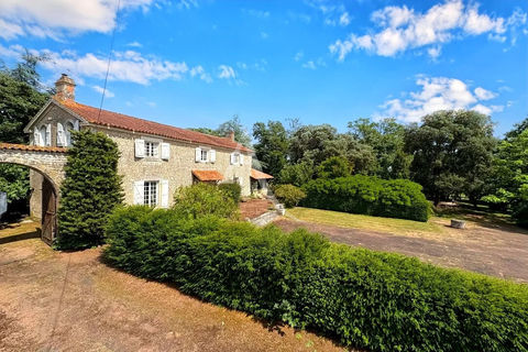   Ensemble immobilier - 3 maisons - NALLIERS Maison - 15 + pi�ce(s) - 493 m�