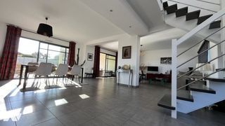  Maison � vendre 6 pi�ces 210 m�