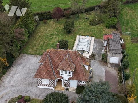   Maison de caract�re avec grand terrain, piscine chauff�e et d�pendances Maison - 7 pi�ce(s) - 145 m�