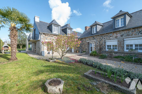   A 500 m de la plage, charmante long�re en pierres avec de beaux volumes � d�couvrir ! Maison - 11 pi�ce(s) - 165 m�