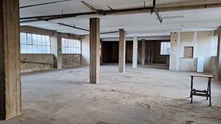  Remise / Grange � louer 2 pi�ces 300 m�