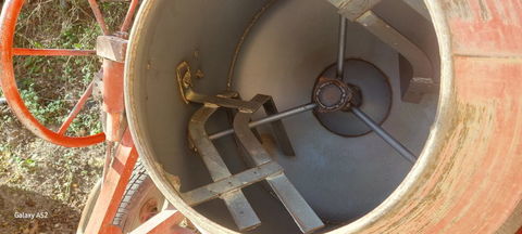 Utilitaire Pieces d&eacute;tach&eacute;es et accessoires Engins BTP  occasion Reillanne 04110