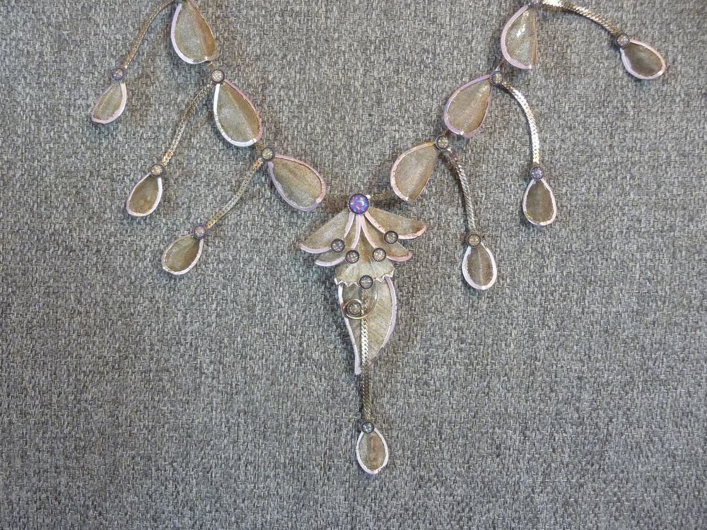 Collier Ajustable en M&eacute;tal Argent&eacute; Vieilli et ses Brindilles Bijoux et montres