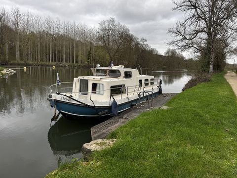 Bateaux &agrave; moteur Bateau fluvial 1984 occasion Jarnac 16200