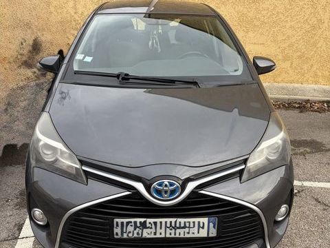 Toyota Yaris Hybride 100h Dynamic 2015 occasion Les Cadeneaux 13170