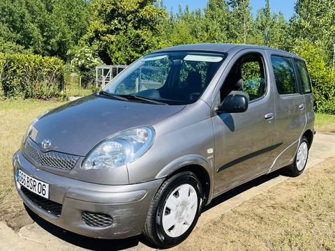 Toyota yaris verso 85 VVT-i Lin&eacute;a Luna