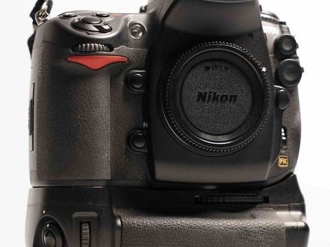 NIKON D700 450 Saint-Ouen (93)