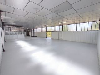  Atelier � louer 5 pi�ces 600 m�