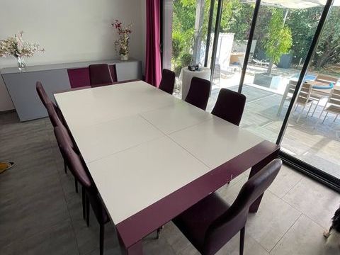 table blanche moderne, carré; 1.20m+ 2 allonges de 0.60m , 
180 Saint-Christol-lès-Alès (30380)