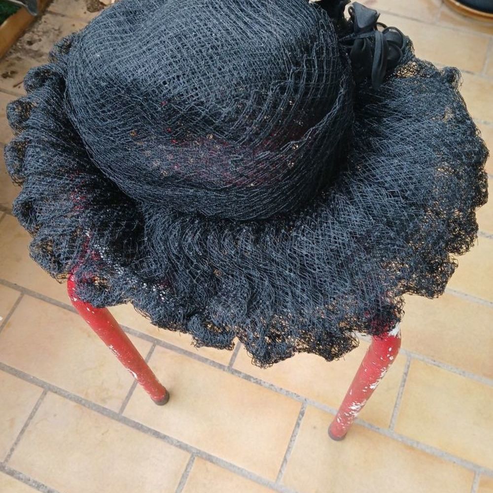 chapeaux Meubles