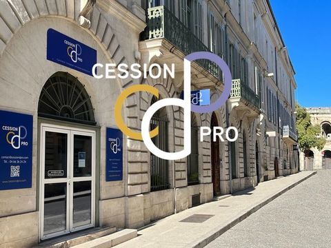 LOCAL DE 95 M&sup2; SUR EMPLACEMENT PREMIUM A LOUER DANS L'HYPER CENTRE VILLE D'ARLES 1980 13200 Arles