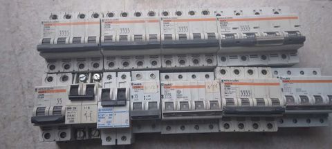 disjoncteurs 50 84740 Velleron