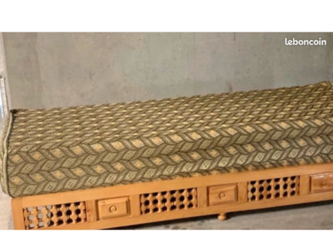 1 seule banquette de salon marocain (sedari) SANS le matelas 90 Bondy (93)