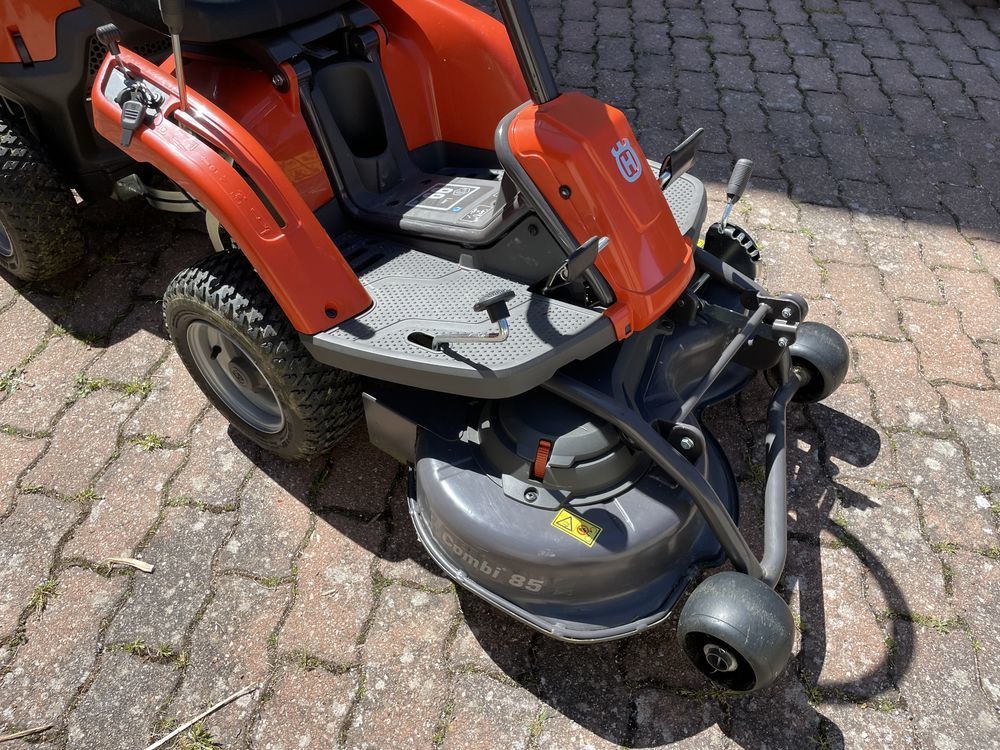 Husquarna tondeuse autoport&eacute;e R112C Jardin
