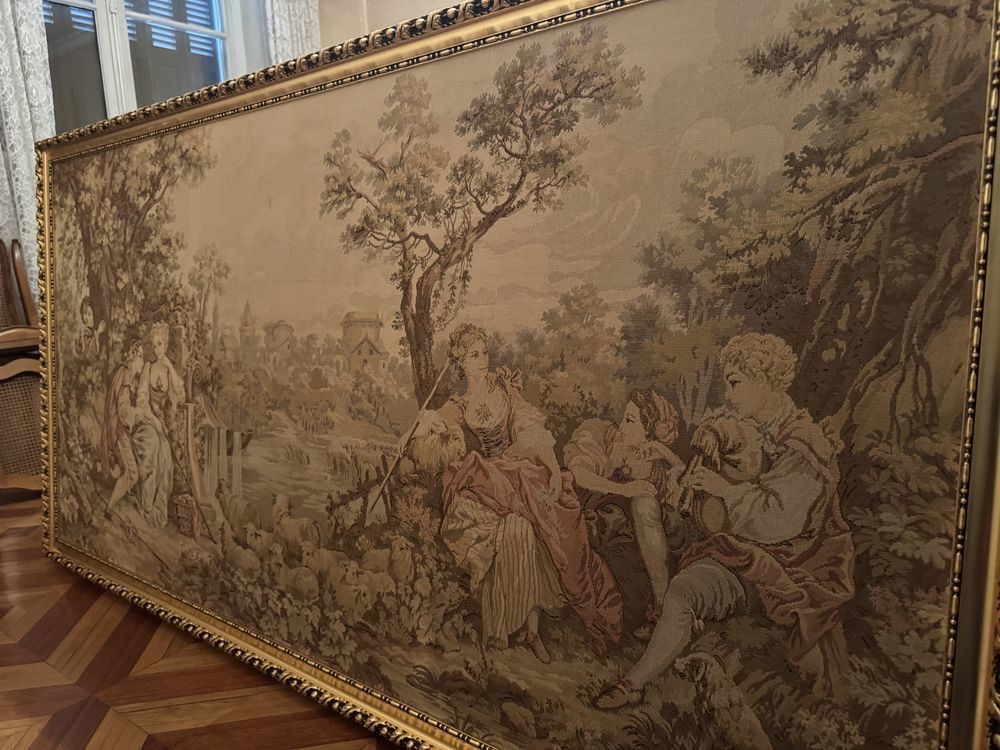Tableau tapisserie 
Meubles