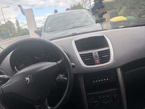 Peugeot 207 1.6 HDi 16v 90ch Urban