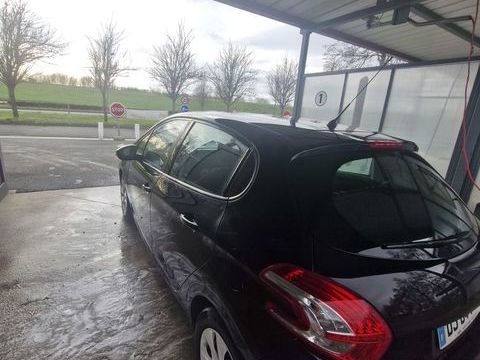 Peugeot 208 1.0 PureTech 68ch BVM5 Like 2015 occasion Tours 37200