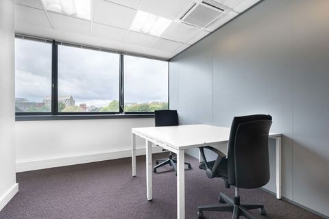 Espace de bureau priv&eacute; personnalis&eacute; en fonction des besoins uniques de votre entreprise &agrave; Lille Europe 719 59777 Euralille