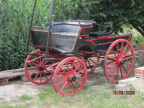 Cal&egrave;che ancienne 350 71370 L'abergement-sainte-colombe