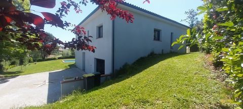   Maison moderne avec piscine, 8 pi�ces 674,� sans frais d'age Maison - 7 pi�ce(s) - 185 m�