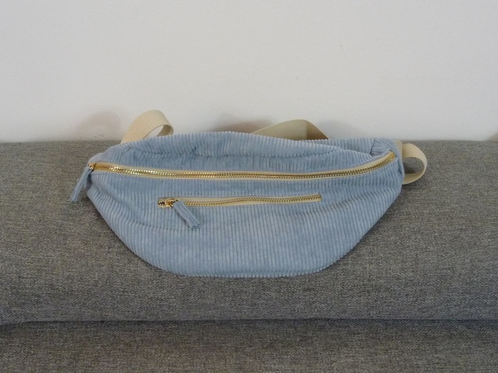 Sac Banane en Velours Bleu Ciel avec 2 Poches Zipp&eacute;es Maroquinerie