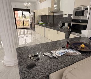  Maison à vendre 6 pièces 550 m² Ghazaouet, algérie