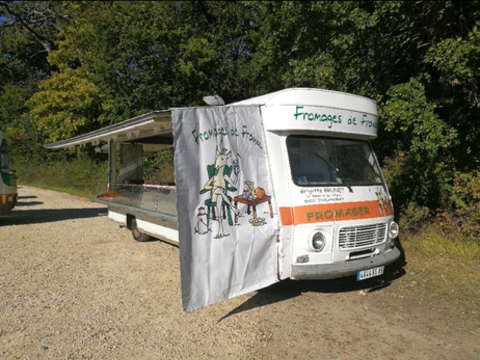 Camion magasin Camion magasin 1980 occasion Chalandray 86190