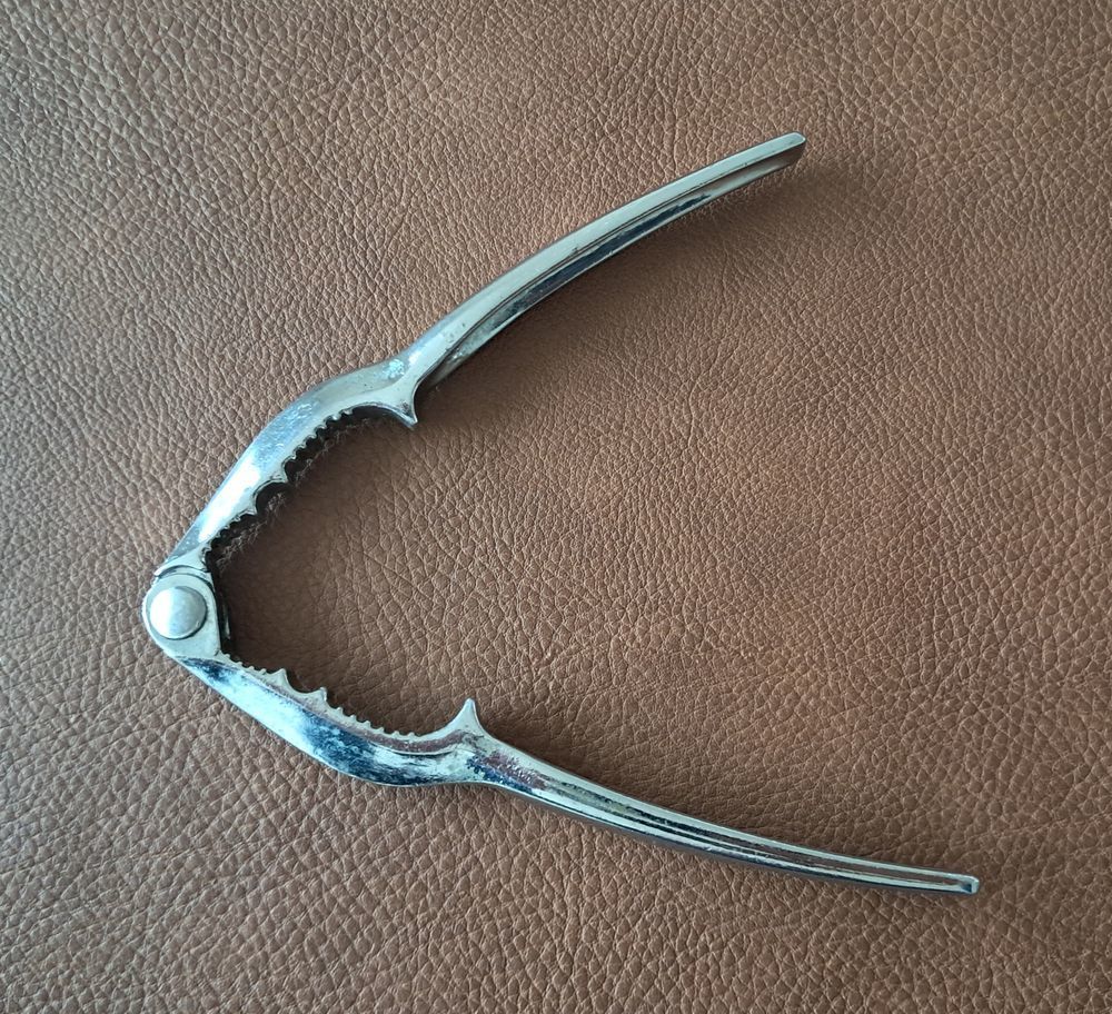 casse noix noisettes en m&eacute;tal argent&eacute; 15x4 cm Cuisine