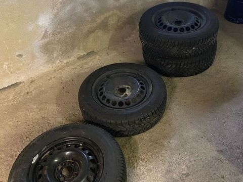 Pi&egrave;ces et &eacute;quipements Voiture Pneu voiture - roue  occasion Brandonnet 12350