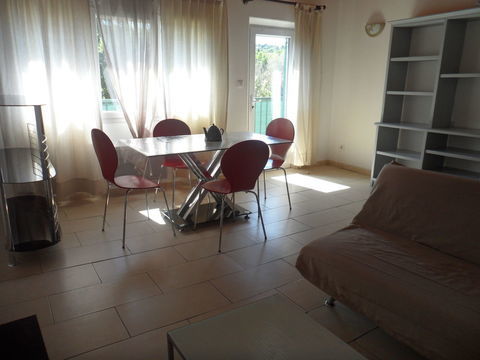   T2 meubl� 3 pi�ces 46m� pr�s de la poste � Apt Appartement - 3 pi�ce(s) - 46 m�