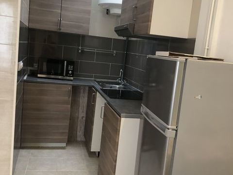   ?  � LOUER ? Appartement T3 MEUBL� � Paris 18e Appartement - 3 pi�ce(s) - 50 m�