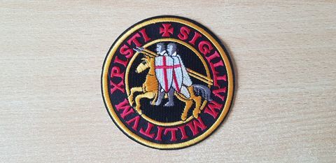 Ecusson brod� 
embl�me des templiers 
diam 10 cm 7 Carnon Plage (34)