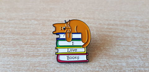 badge broche pins pin's 
en métal 
chat et livre
I love book 5 Carnon Plage (34)