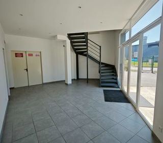  Atelier � vendre 8 pi�ces 700 m�