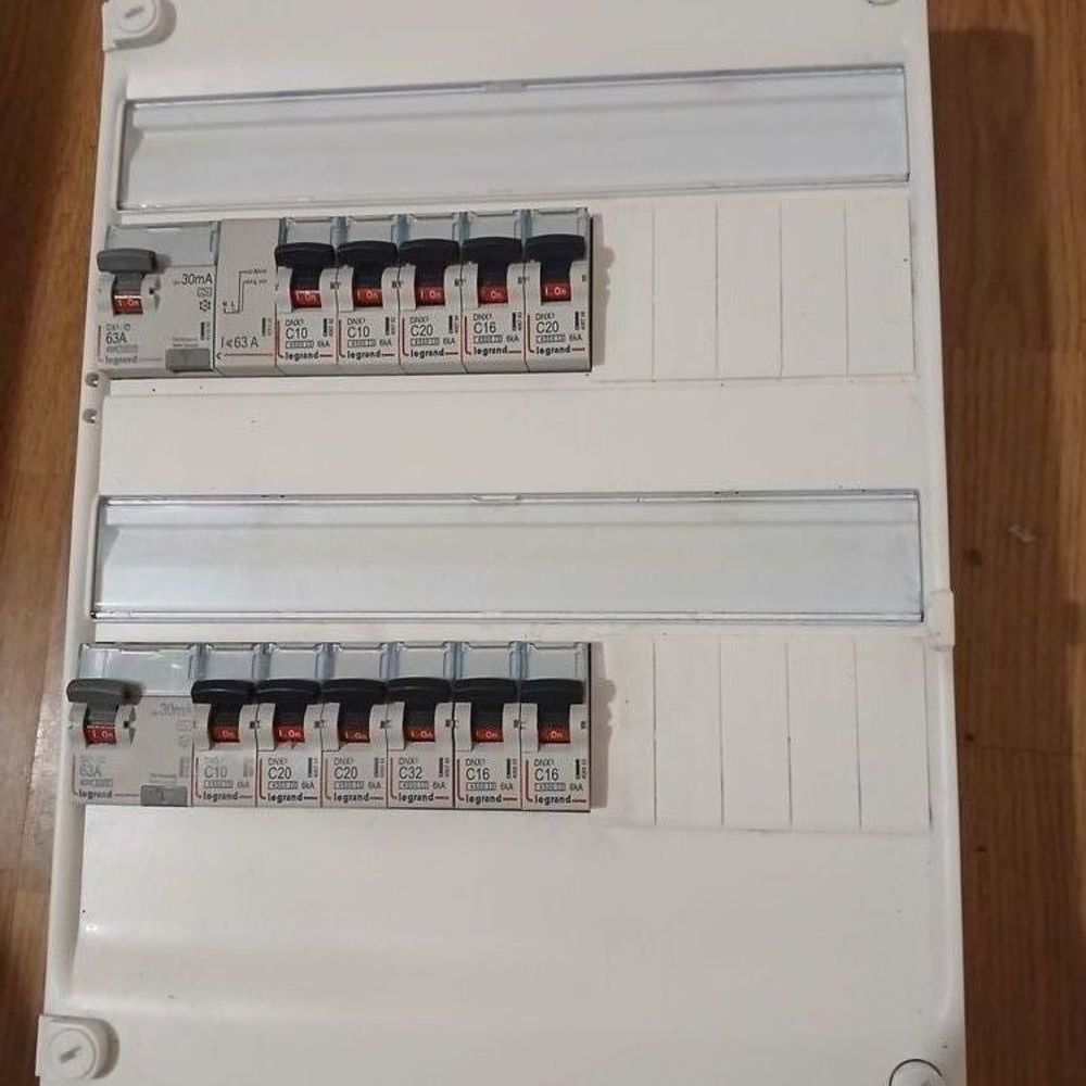 Tableau &eacute;lectrique de ranger legrand Bricolage