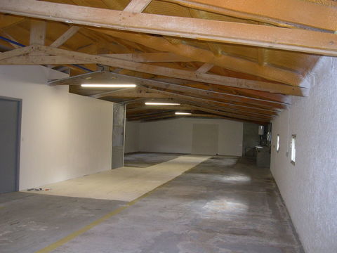   A LOUER LOCAL PROFESSIONNEL 31600 SEYSSES Atelier - 6 pi�ce(s) - 300 m�