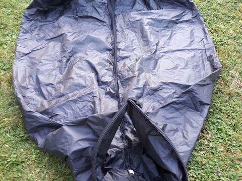 Couverture imperm&eacute;able pour cheval 30 77520 Montigny-lencoup