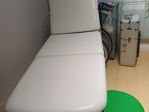 Table de massage fixe ou pliable 70 17440 Aytr�