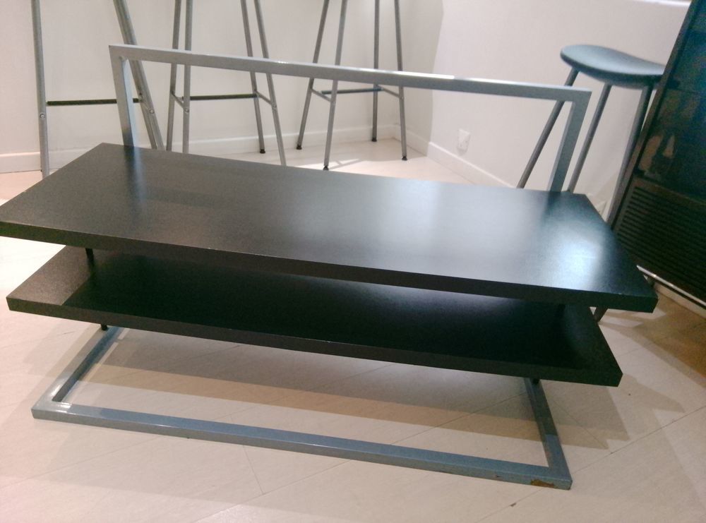 Table basse t&eacute;l&eacute; noire avec &eacute;tag&egrave;re Meubles