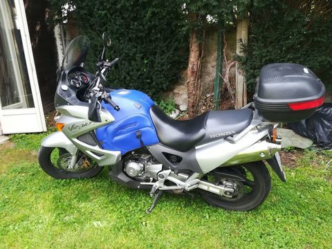 Moto HONDA 2005 occasion Mervent 85200