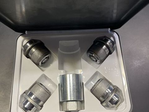 Pi&egrave;ces et &eacute;quipements Voiture Pi&egrave;ces et &eacute;quipements Voiture  occasion Guyancourt 78280