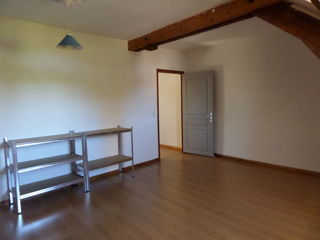 Appartement à louer 4 pièces 120 m²