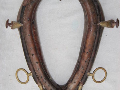 Collier cuir &agrave; cheval vintage 12 77520 Montigny-lencoup