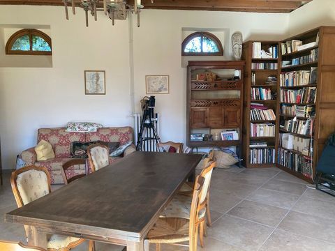   Grande propri�t� de caract�re ? volumes g�n�reux et multiple Maison - 12 pi�ce(s) - 360 m�