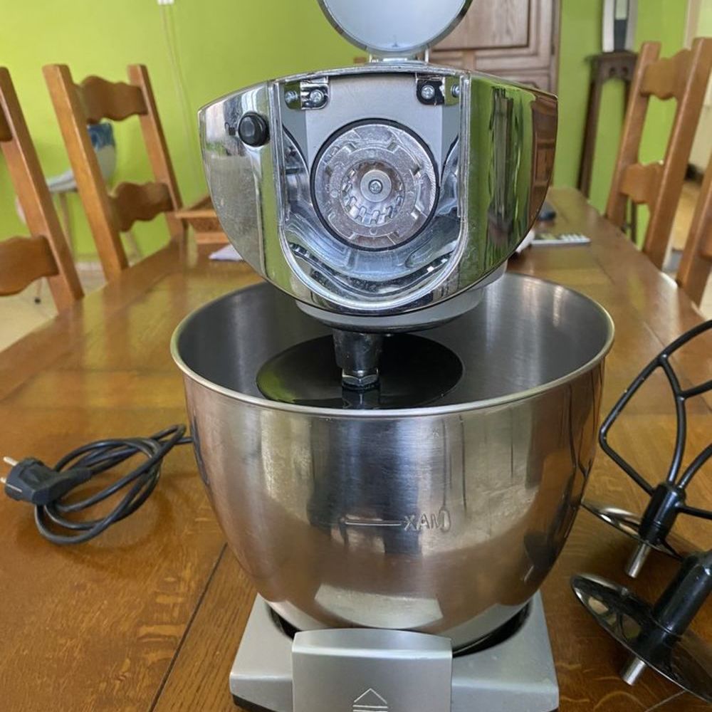 ROBOT DE CUISINE P&Acirc;TISSERIE Electroménager