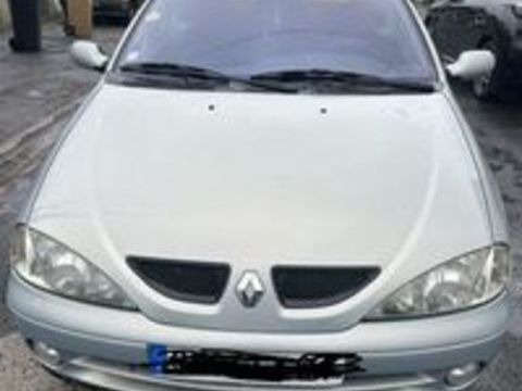 M&eacute;gane II CC M&eacute;gane CC 1.6 16V Broadway 1999 occasion 94400 Vitry-sur-Seine